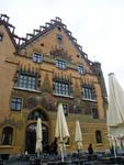 ... und dem historischen Rathaus ...