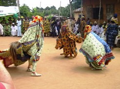 Maskenfestival in Ikogbo